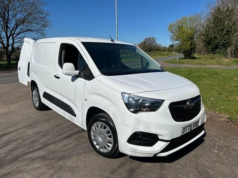White Used 2021 Vauxhall Combo Sportive MPV | £6,995 (Good price) - Image 1/4
