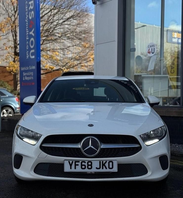 Used Mercedes A180 SE 136 HP (100 kW) 2018 White Hatchback