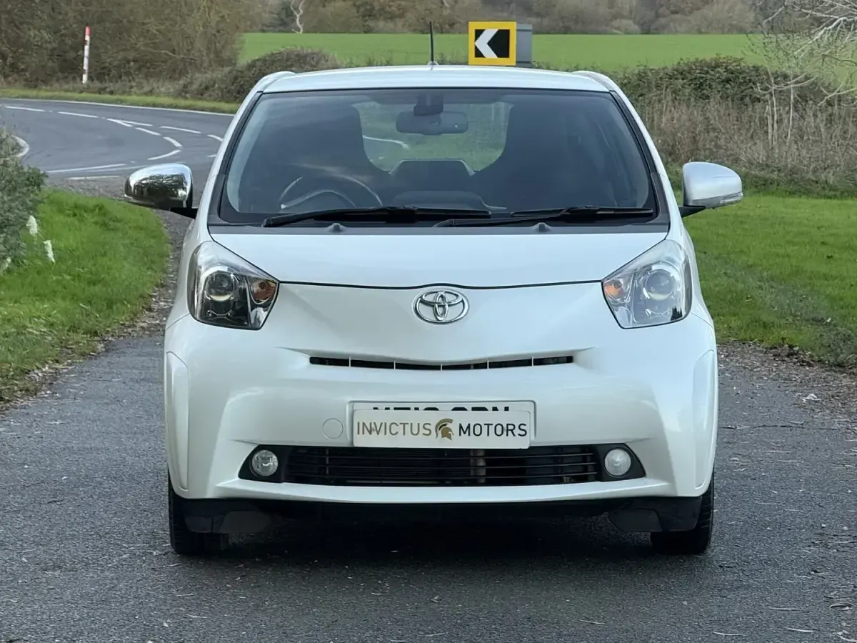 Used Toyota iQ 2010 White Hatchback