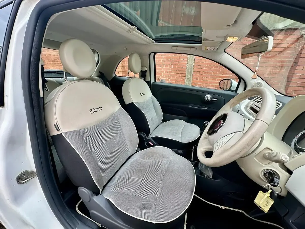 Used Fiat 500 Lounge 69 HP (50 kW) 2015 White Hatchback
