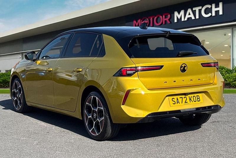 Second-hand Vauxhall Astra GS Line 2022 Galben Hatchback