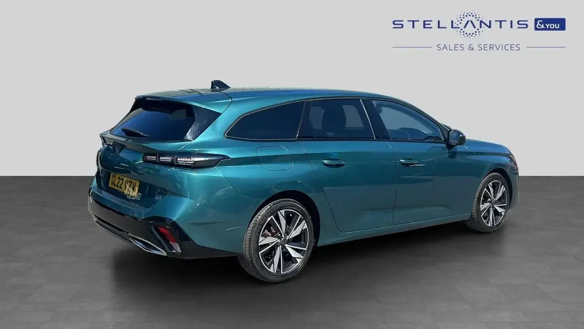 Used Peugeot 308 SW Allure 129 HP (94 kW) 2022 Blue Estate