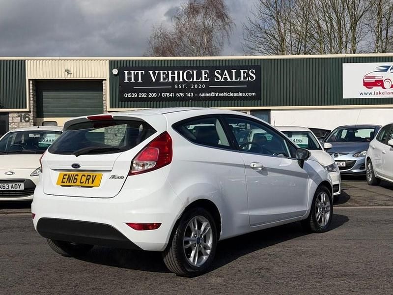 Used Ford Fiesta Zetec 82 HP (60 kW) 2016 White Hatchback