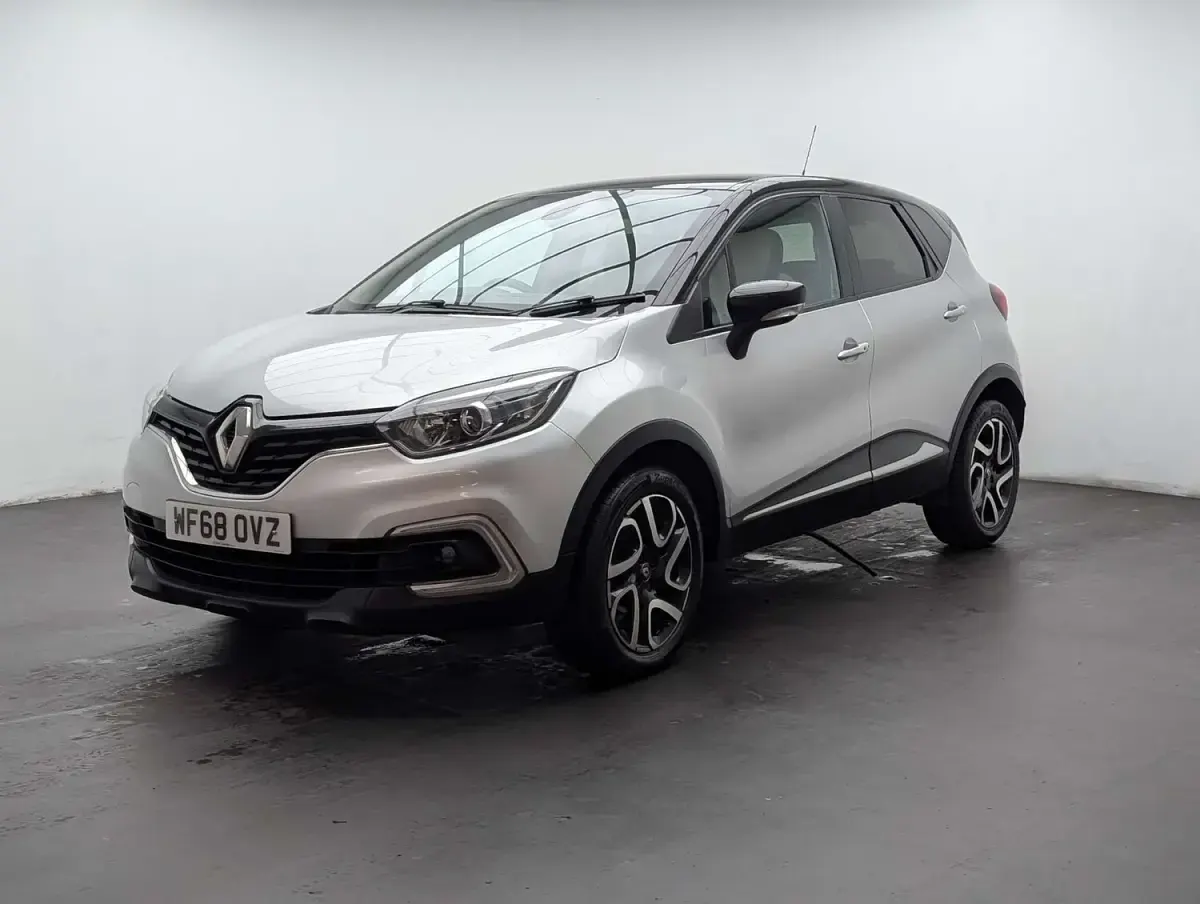 Used Renault Captur Iconic 90 HP (66 kW) 2018 Silver and black SUV