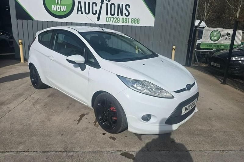 Used Ford Fiesta Zetec 118 HP (86 kW) 2011 White Hatchback