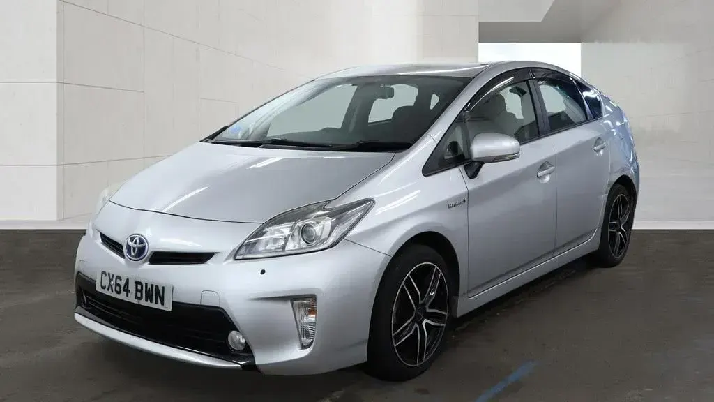 Used Toyota Prius 70 HP (51 kW) 2014 Silver Hatchback
