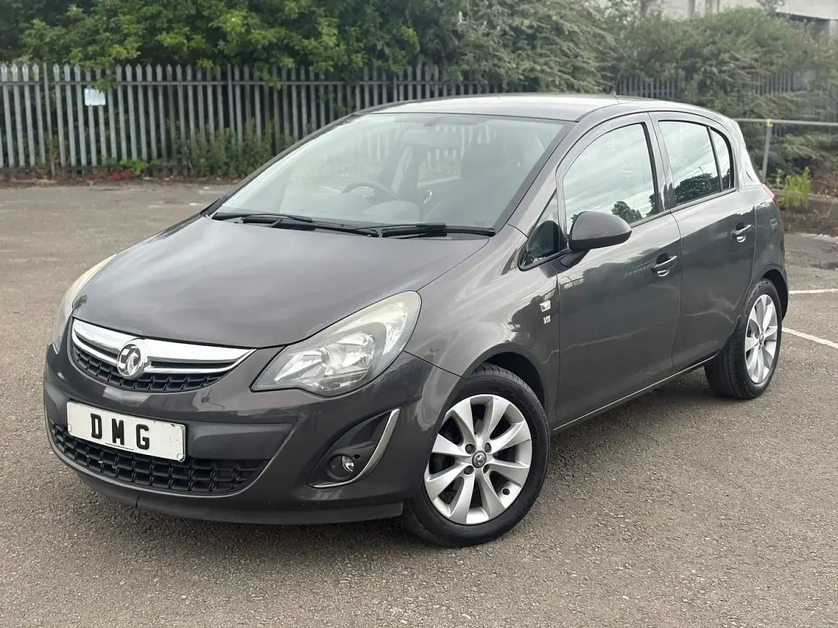 Used Vauxhall Corsa Excite 100 HP (73 kW) 2014 Grey Hatchback