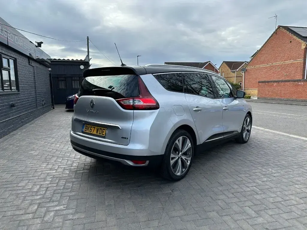 Used Renault Grand Scénic IV Dynamique 160 HP (117 kW) 2017 Silver/black MPV