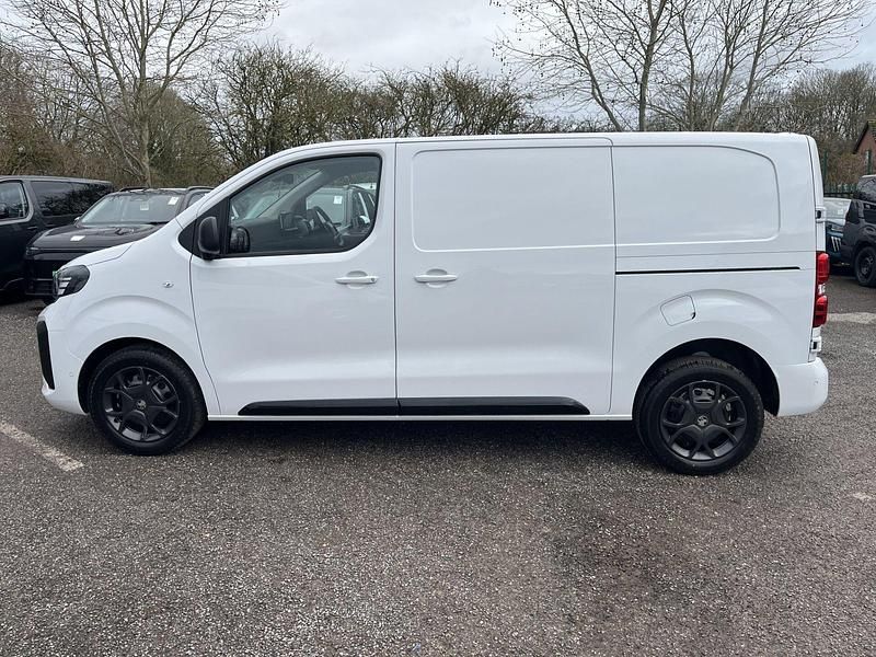 Nouă Vauxhall Vivaro S 150 CP (110 kW) 2026 Alb Monovolum