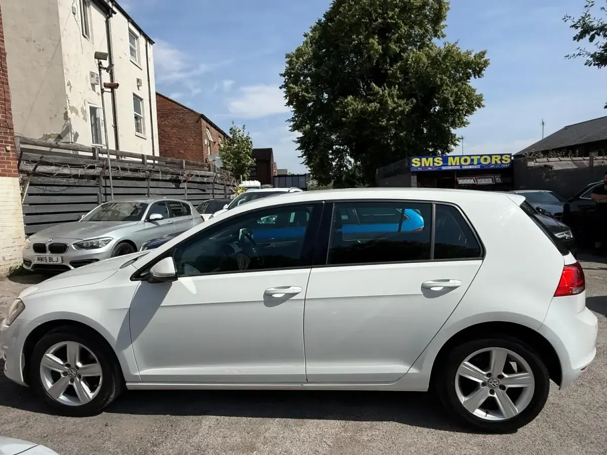 Used VW Golf VII Match 120 HP (88 kW) 2015 White Hatchback