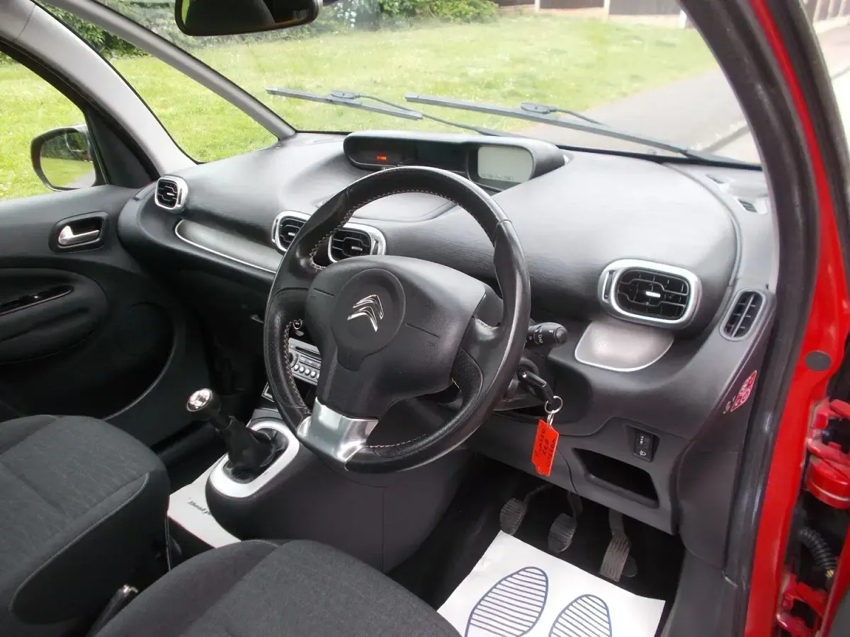 Used Citroën C3 Picasso Platinum 100 HP (73 kW) 2016 Red MPV