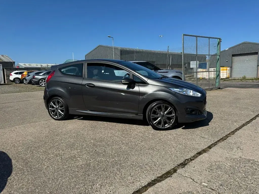 Used Ford Fiesta ST-Line 140 HP (102 kW) 2016 Grey Hatchback