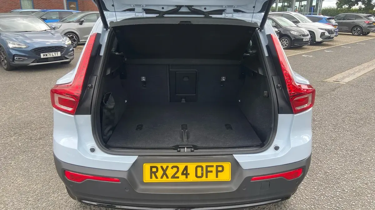 Used Volvo XC40 Plus 197 HP (144 kW) 2024 Blue SUV