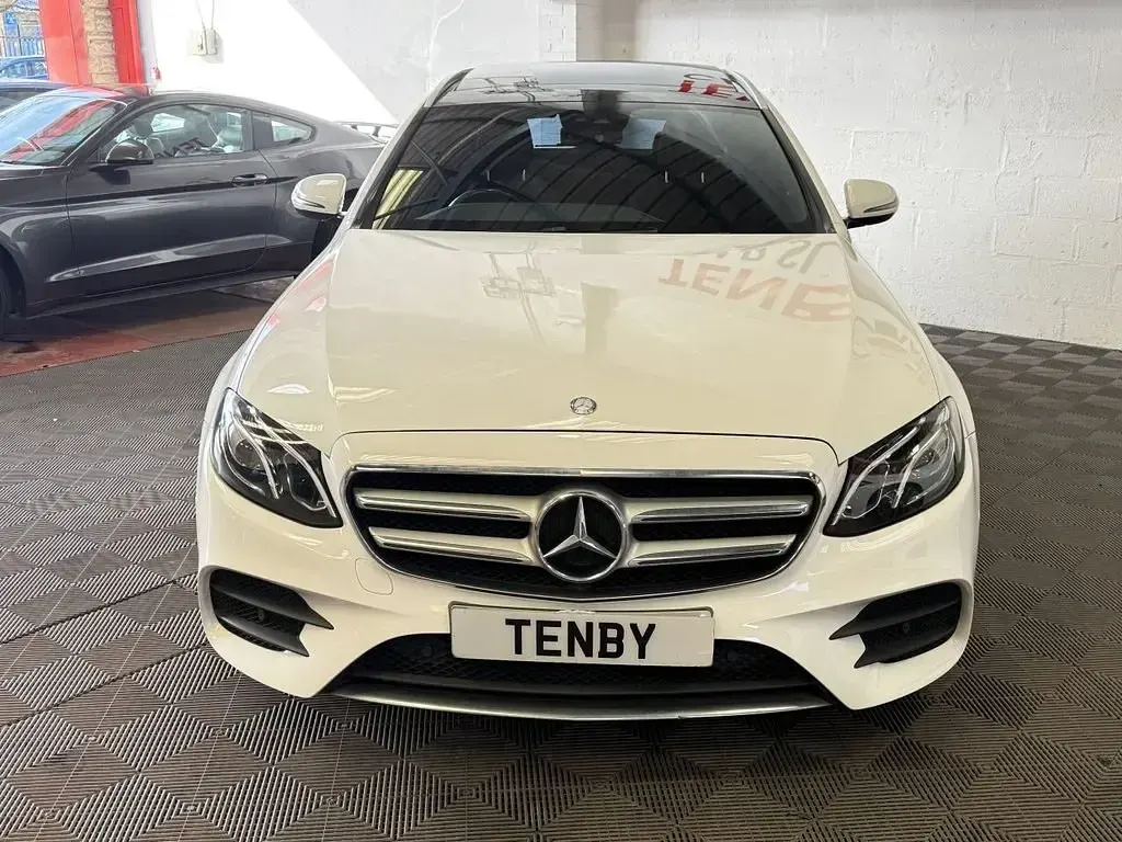 Gebraucht Mercedes E220 AMG Line Premium 2017 Weiß Kombi