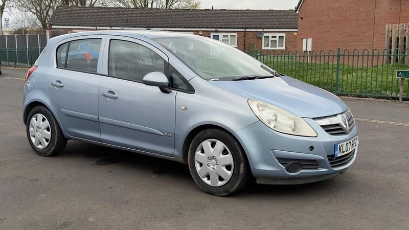 Usado Vauxhall Corsa Club 90 HP (66 kW) 2007 Azul Citadino
