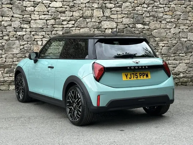 New Mini Cooper Exclusive 113 kW (154 HP) 2026 Green Hatchback