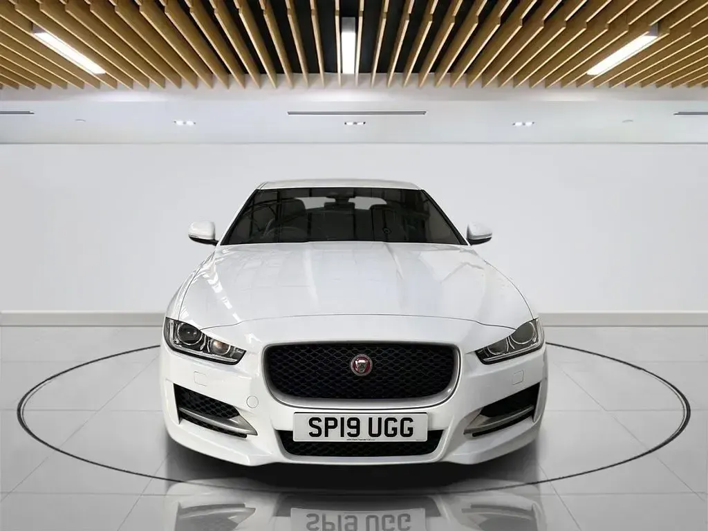 Used Jaguar XE Ingenium 200 HP (147 kW) 2019 White Sedan