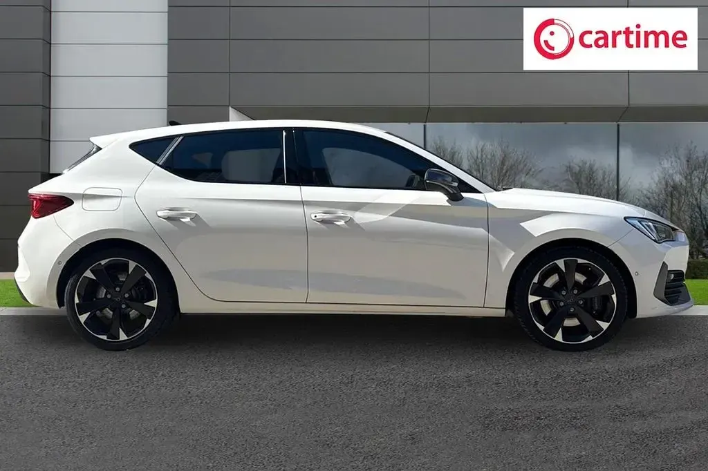 Used Cupra Leon VZ1 310 HP (228 kW) 2022 White Hatchback