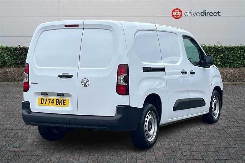 Used Vauxhall Combo S 100 HP (73 kW) 2024 White MPV