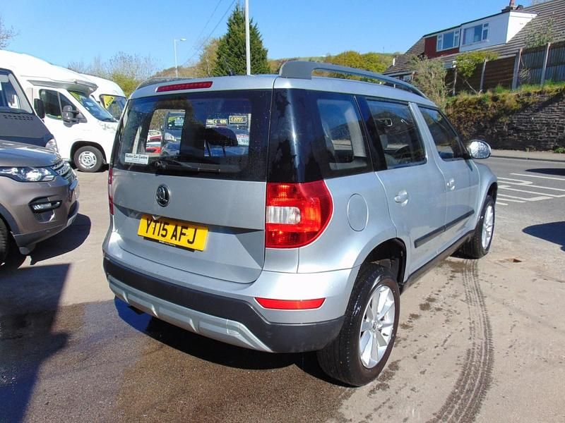 Używany Skoda Yeti 2015 Srebrny SUV