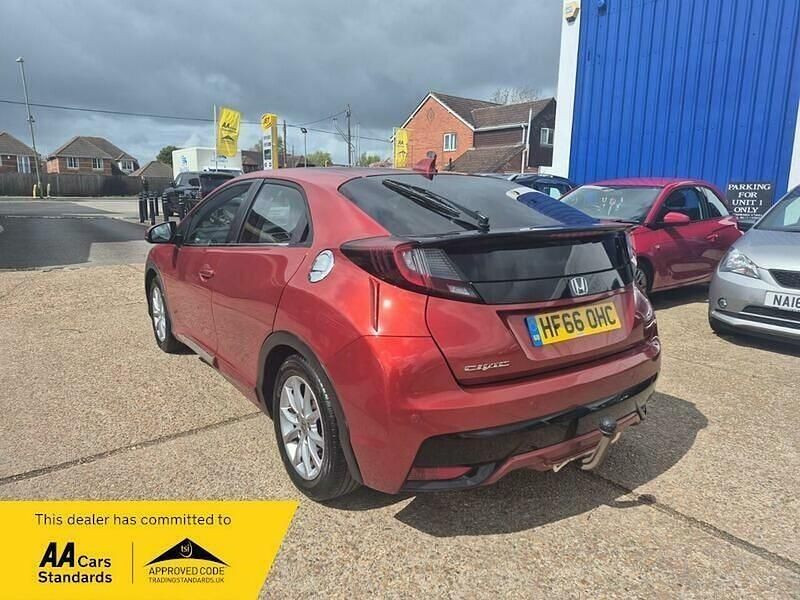 Begagnad Honda Civic SE Plus 120 HK (88 kW) 2016 Röd Halvkombi