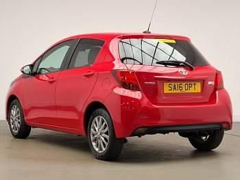 Used Toyota Yaris 99 HP (72 kW) 2016 Red Hatchback