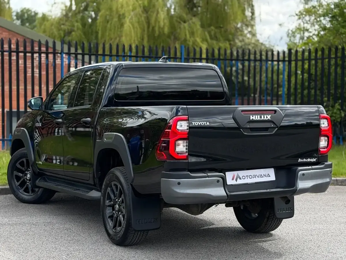 Used Toyota HiLux 204 HP (150 kW) 2023 Black Pickup