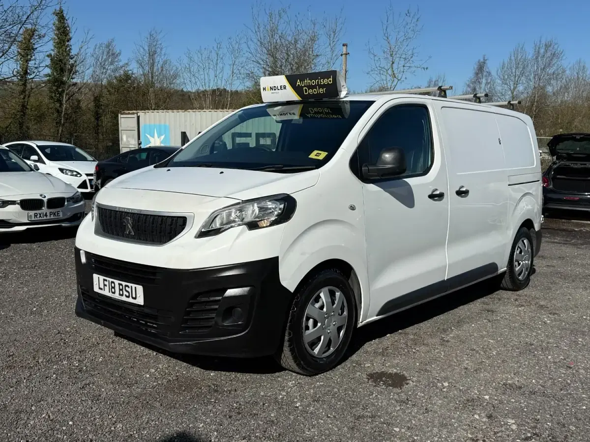 Gebraucht Peugeot Expert 115 PS (84 kW) 2018 Weiß Van