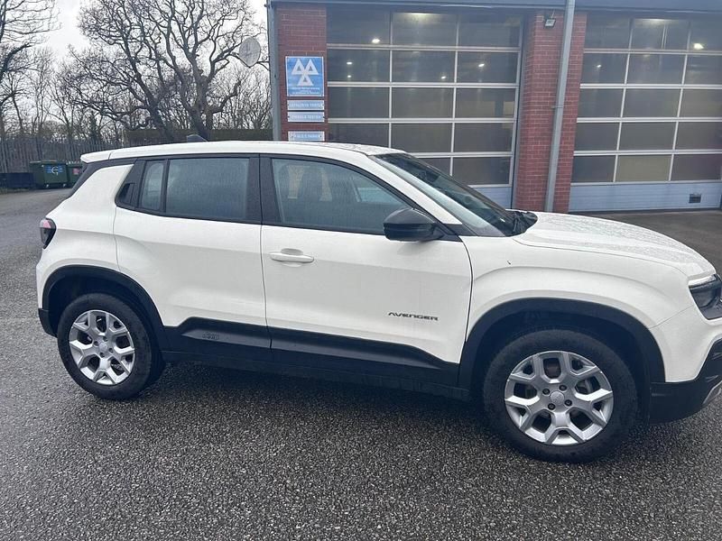 Used Jeep Avenger Altitude 100 HP (73 kW) 2024 White SUV