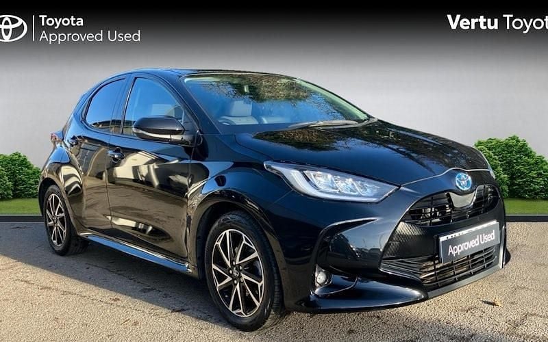 Used 2025 Toyota Yaris Hybrid Design Hatchback | £17,634 (Super price) - Image 1/4