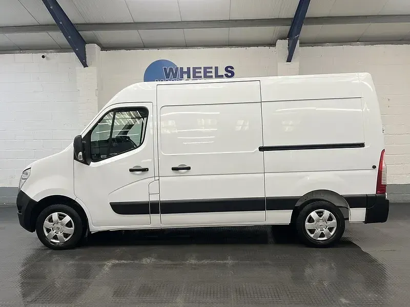 Used Nissan Interstar Acenta 135 HP (99 kW) 2023 White Van