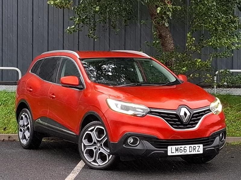 Red Used 2016 Renault Kadjar Dynamique SUV | £7,998 (Fair price) - Image 1/4