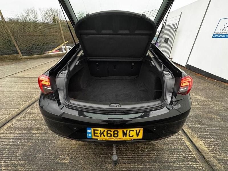 Used Vauxhall Insignia Design Edition 140 HP (102 kW) 2018 Black Hatchback