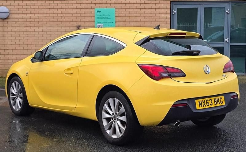 Used Vauxhall Astra GTC SRi 2013 Yellow Hatchback
