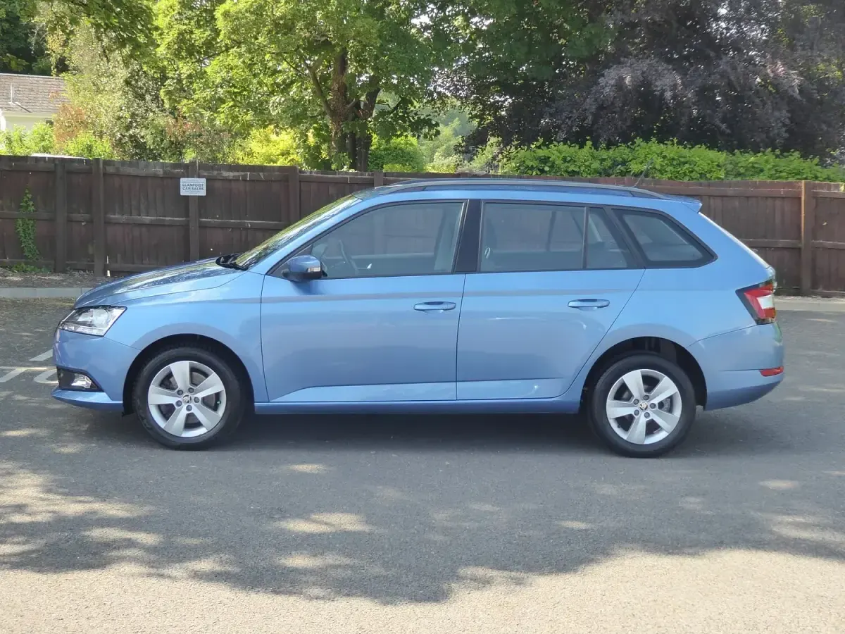 Used Skoda Fabia SE 110 HP (80 kW) 2018 Blue Estate