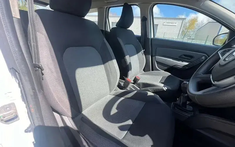Used Dacia Duster Essentiel 90 HP (66 kW) 2022 White SUV