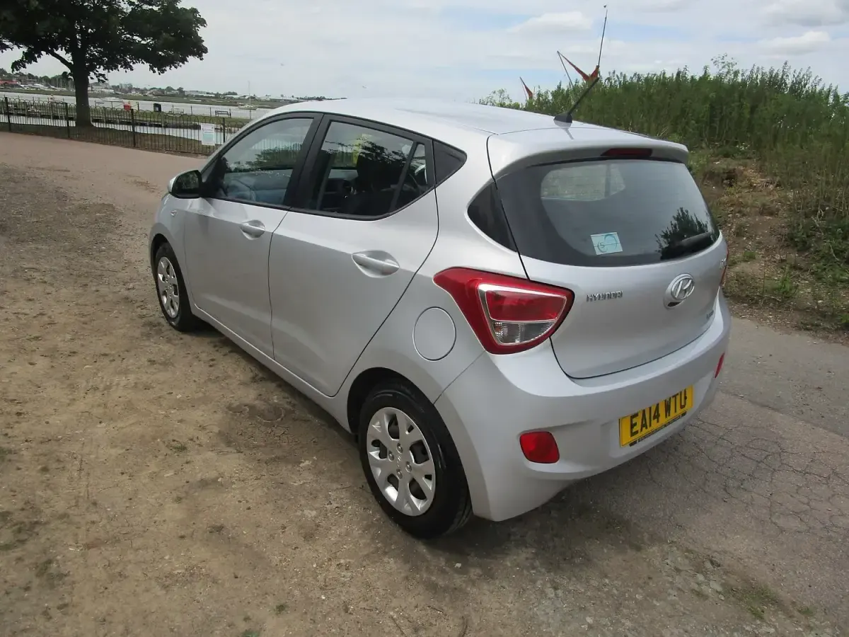 Used Hyundai i10 SE 87 HP (63 kW) 2014 Silver Hatchback