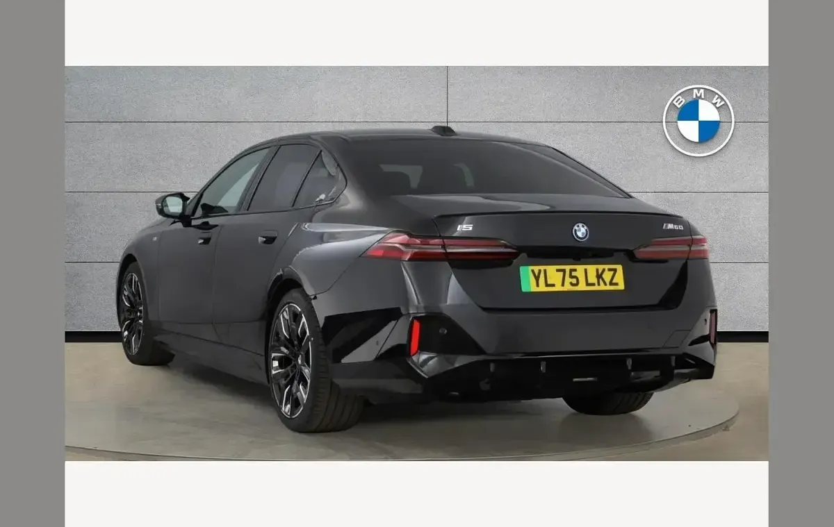 New BMW i5 Comfort Edition 442 kW (601 HP) 2026 Black sapphire metallic paint Sedan