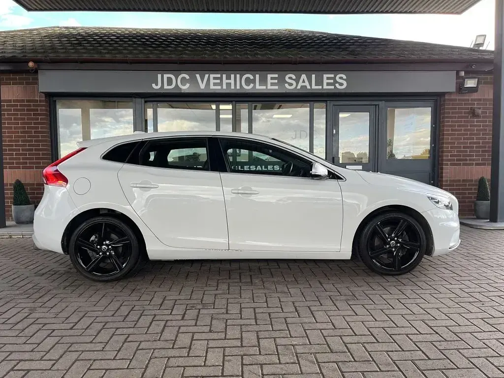 Used Volvo V40 R-Design 150 HP (110 kW) 2014 White Estate