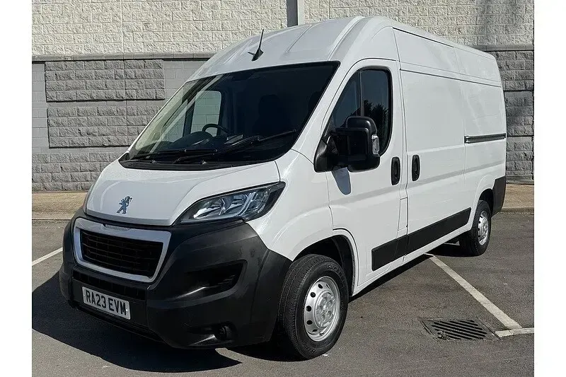 Used Peugeot Boxer Premium 140 HP (102 kW) 2023 White Van