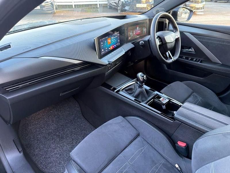 Used Vauxhall Astra Ultimate 130 HP (95 kW) 2023 Black Hatchback