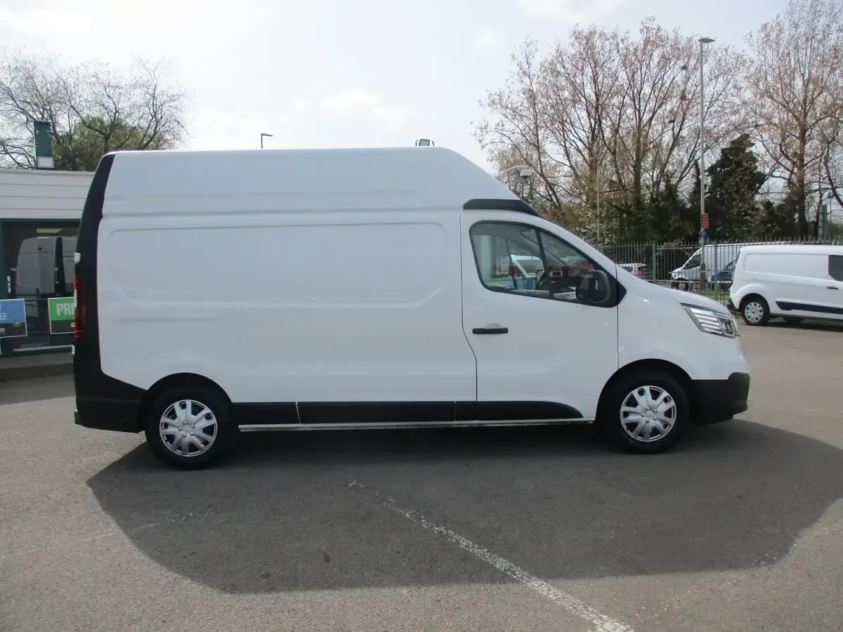 Used Renault Trafic Business 2022 White MPV