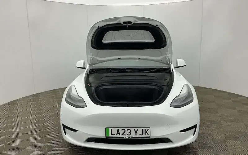Used Tesla Model Y Standard Range 219 kW (299 HP) 2023 White SUV