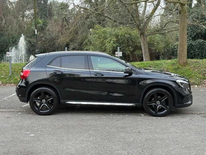Begagnad Mercedes GLA200 AMG line 2017 Svart SUV