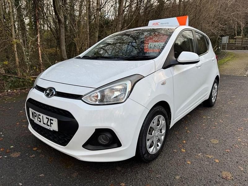 Used Hyundai i10 SE 66 HP (48 kW) 2015 White Hatchback