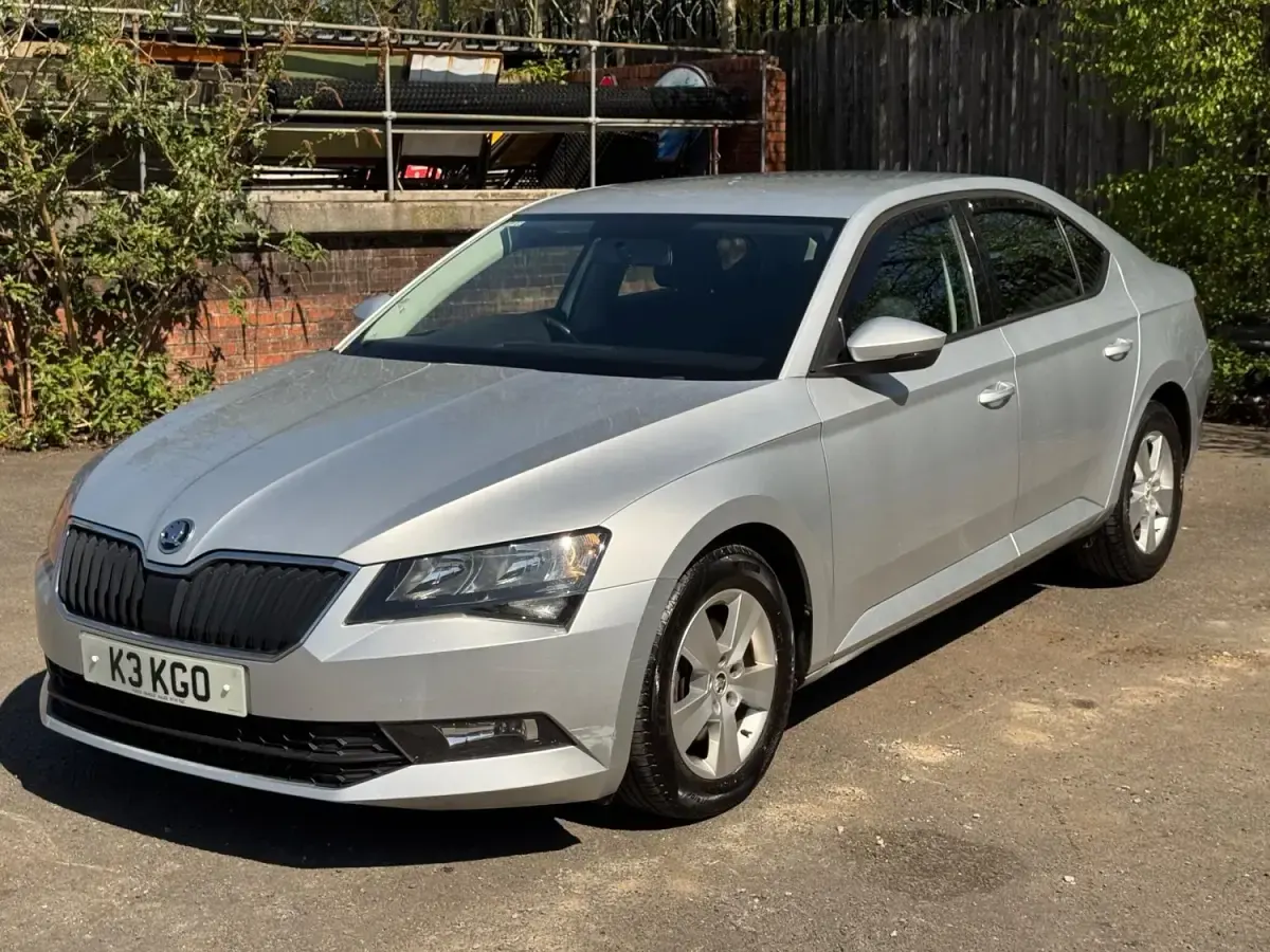 Gebraucht Skoda Superb 120 PS (88 kW) 2016 Silber Kleinwagen
