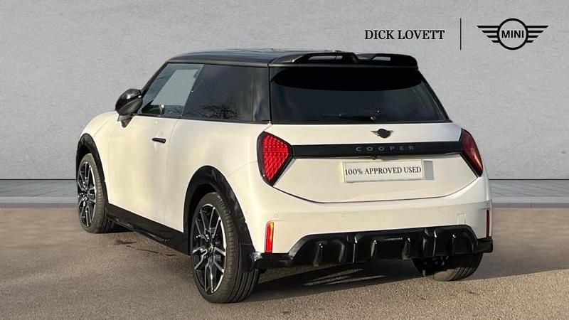 Used Mini Cooper Hatch 113 kW (154 HP) 2025 White Hatchback