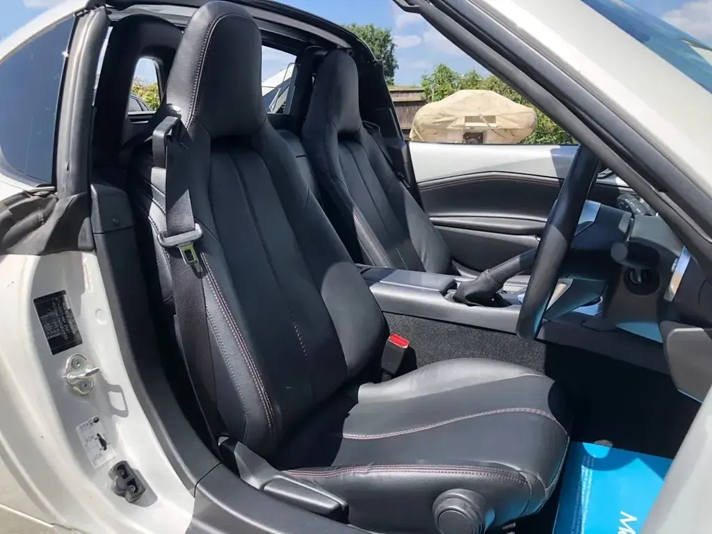 Used Mazda MX5 Inclusive 160 HP (117 kW) 2018 Silver Cabriolet
