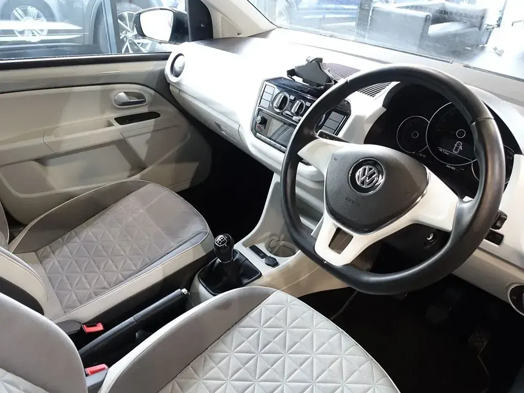 Usado VW up! Beats 60 HP (44 kW) 2019 Prateado Citadino