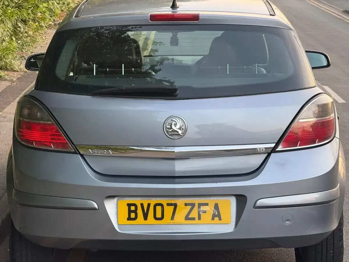 Used Vauxhall Astra Design Edition 138 HP (101 kW) 2007 Silver Hatchback